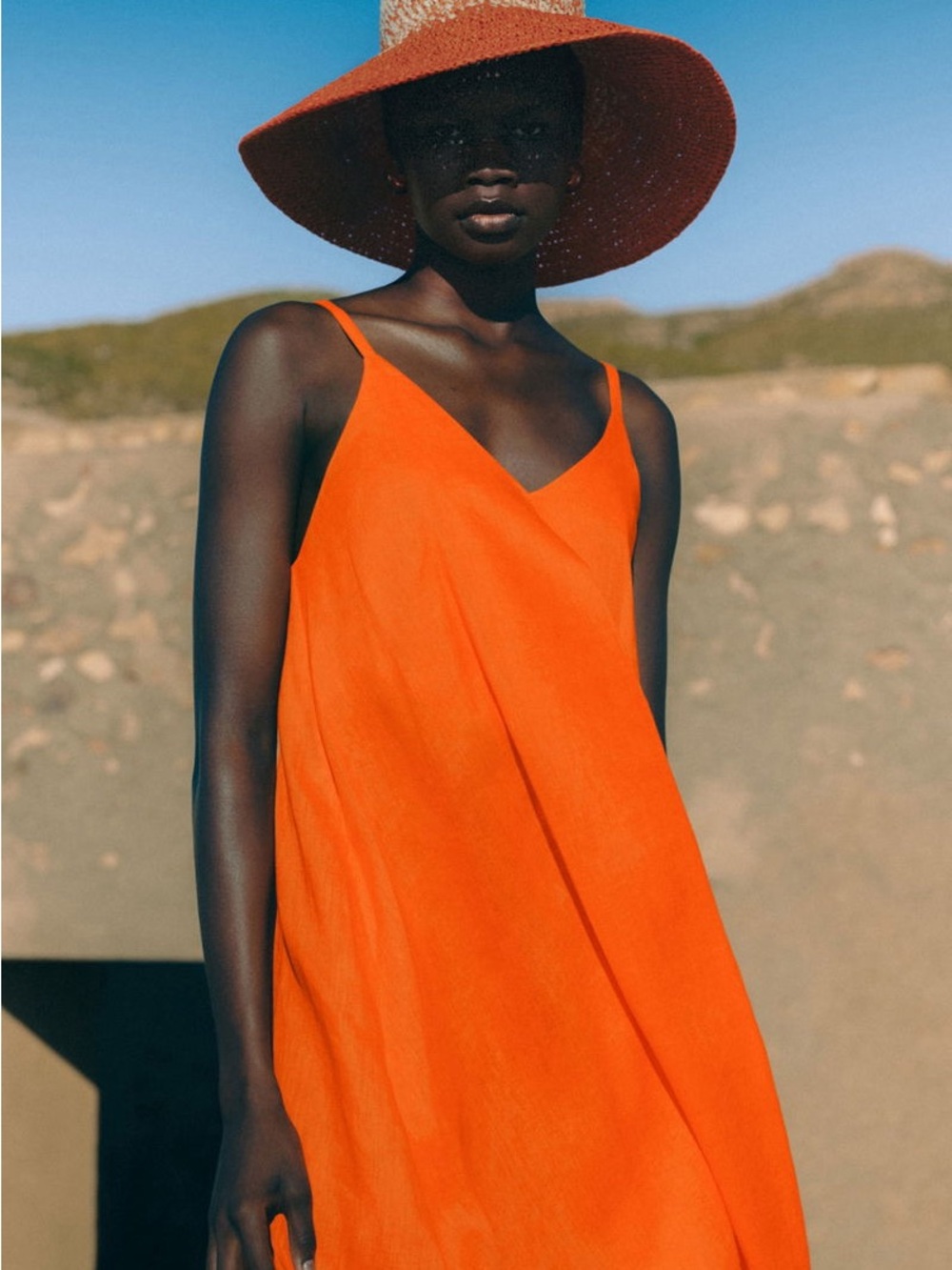 COS orange linen pleated V-neck midi dress - Picture 5 of 16